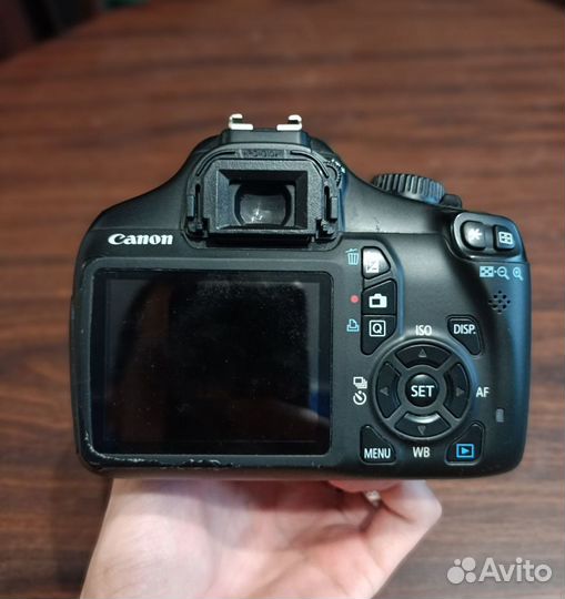 Зеркальный фотоаппарат Canon 1100D