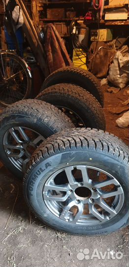 Pirelli Formula Ice 215/65 R16 98