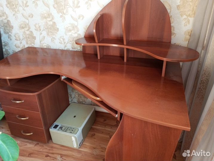 Компьютерный стол