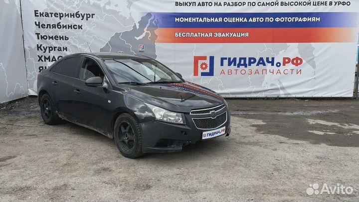 Кронштейн блока комфорта Chevrolet Cruze 13265750