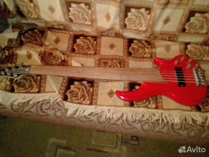 Безладовая бас гитара 6 струн
