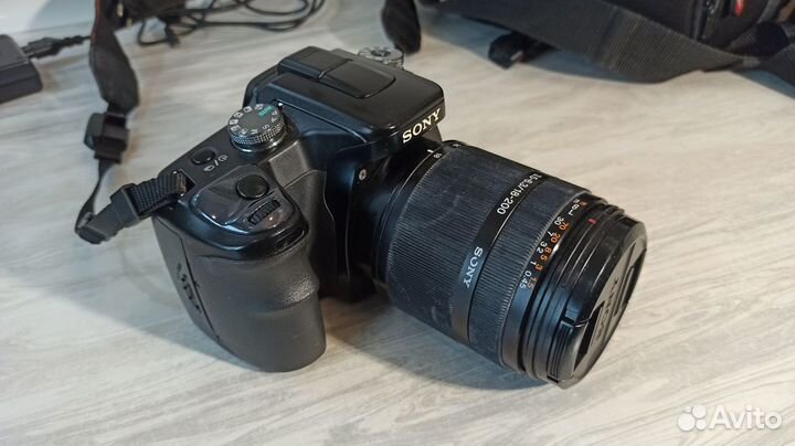 Зеркальный фотоаппарат Sony A100 + объектив 18-200