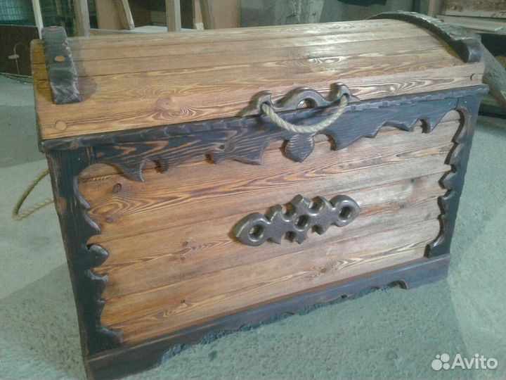 Сундук деревянный
