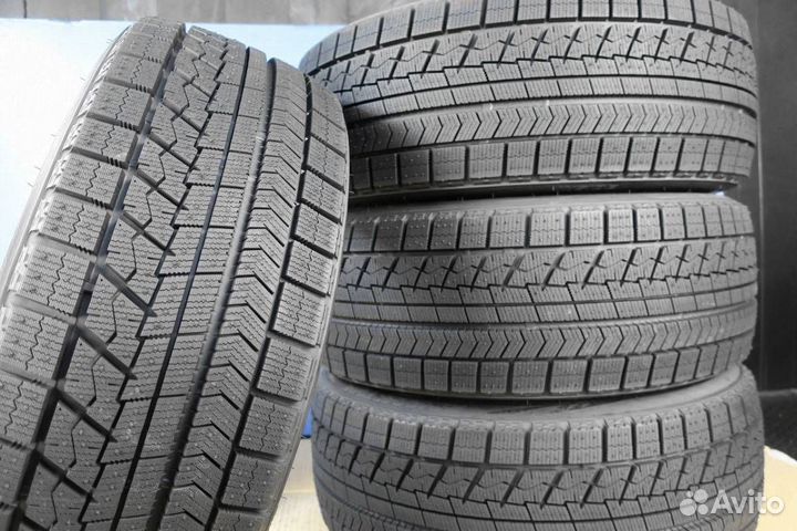 Bridgestone Blizzak VRX 245/40 R18 93S