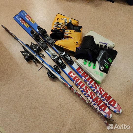 Горные лыжи и ботинки