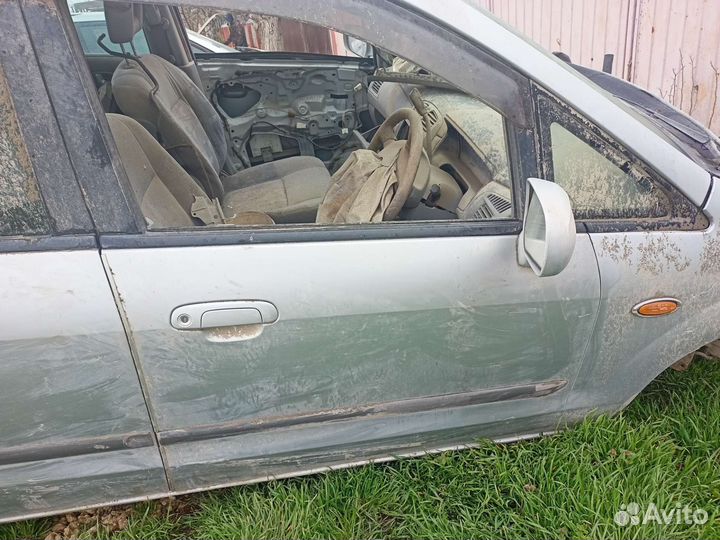 Двери Mazda premacy 2001г