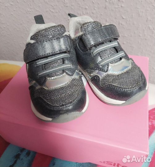 Кроссовки на девочку 22 размер