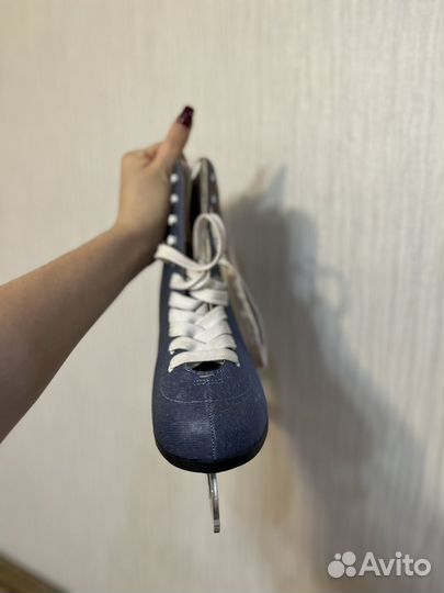 Коньки фигурные женские