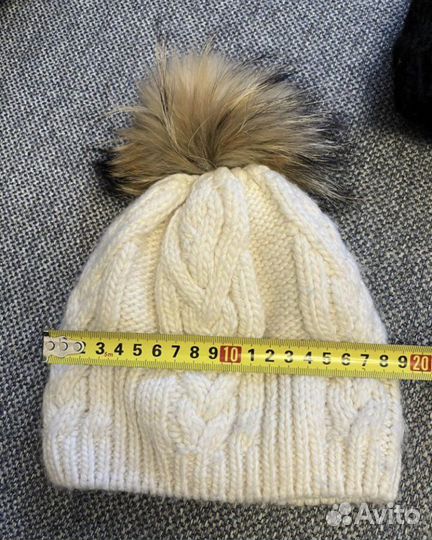 Шапка с натуральным мехом енота
