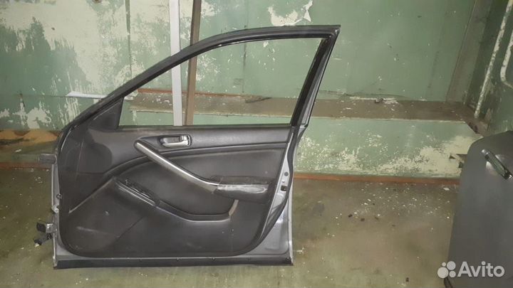 Дверь Nissan Skyline 35