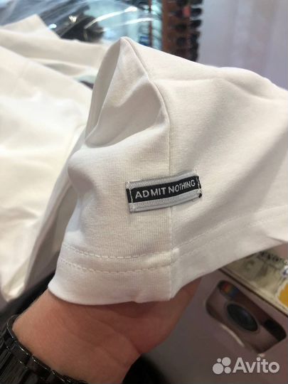 Футболка weekend offender