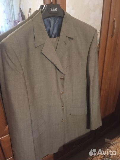 Продать мужской костюм