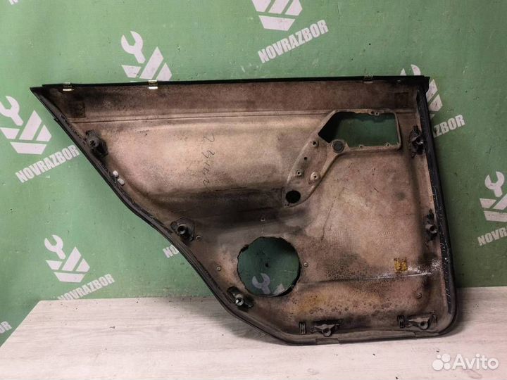 Обшивка двери задней правой Фольксваген Гольф 3