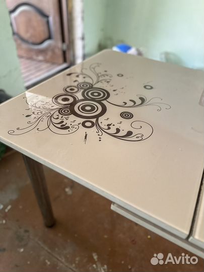 Стол обеденный