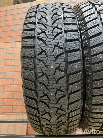 Royal Black Royal Stud 225/60 R18 104T