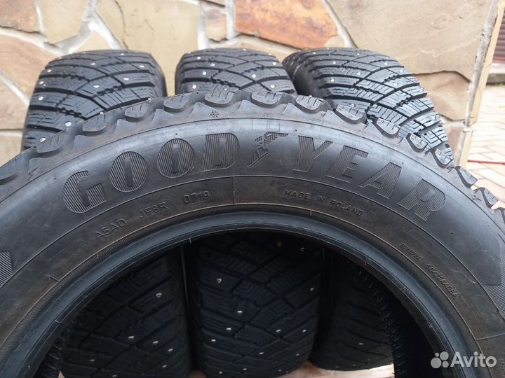 Goodyear Ultragrip Ice Arctic 185/65 R15 88T