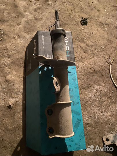 Амортизаторы передние На solaris 1