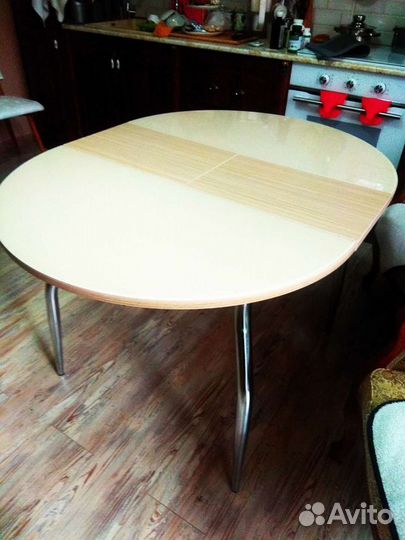 Стол стеклянный