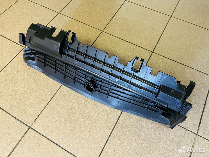 Пыльник радиатора Mercedes W212 Воздуховод