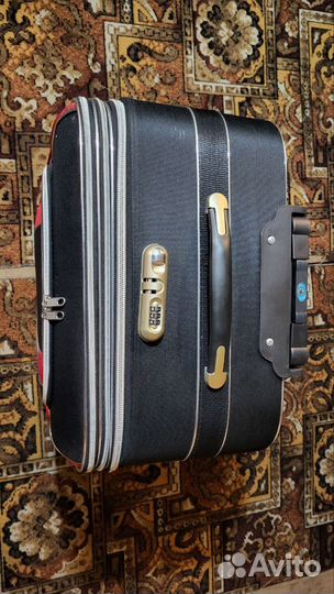 Чемодан на колесиках бу L