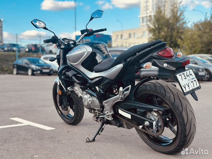 Suzuki SFV650 gladius