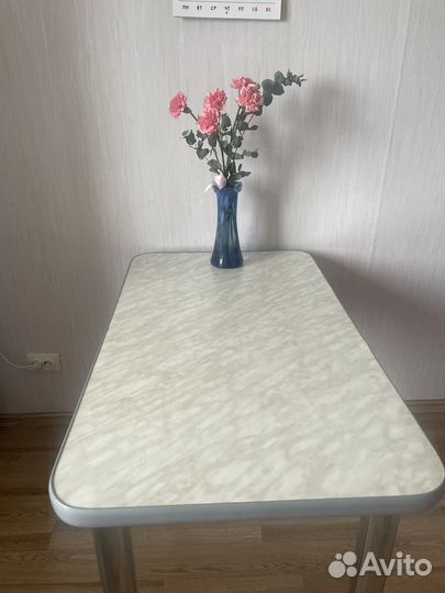 Кухонный стол