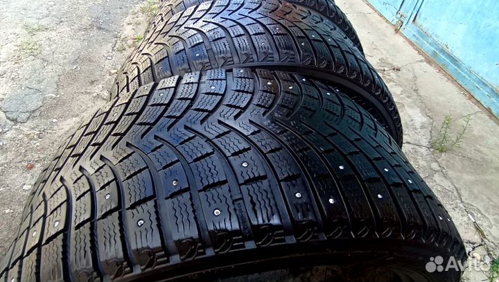 Michelin Latitude X-Ice North 2 + 275/40 R20