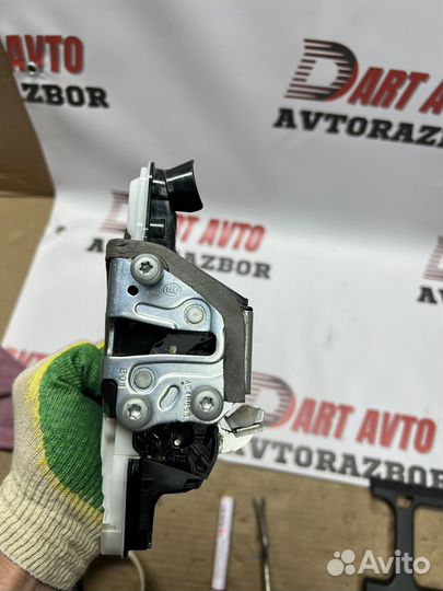 Замок передней правой двери Lexus LX 570