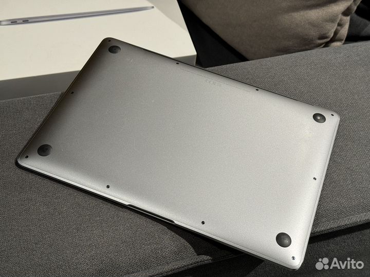 Macbook Air 13 8/256 Retina 2020