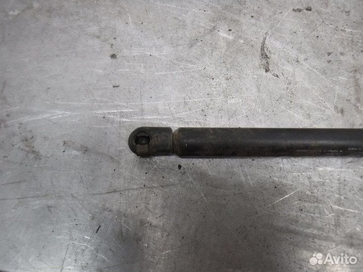 Амортизатор капота передний правый Ваз 2112 1.5