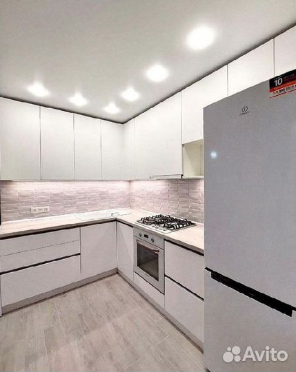 Белый кухонный гарнитур