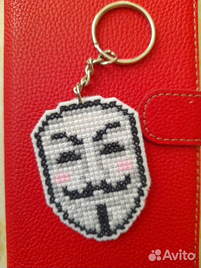 Брелок маска Вендетта вышивка