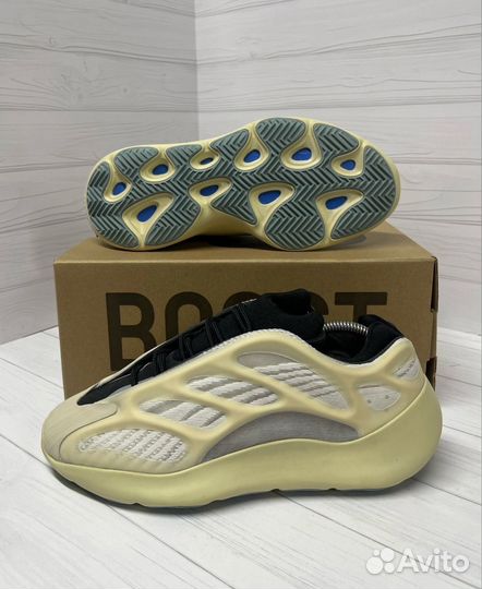 Кроссовки Adidas Yeezy boost 700 V2