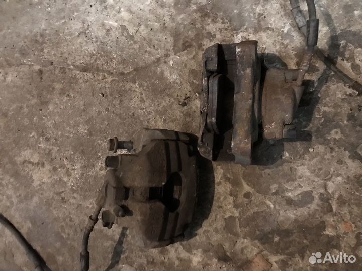 Суппорт передний правый Транспортер Т5