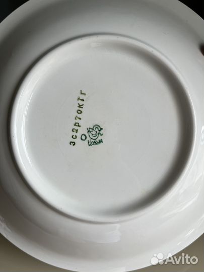 Фаянсовая тарелка