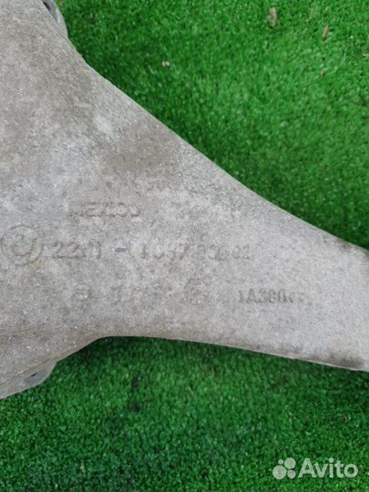 Крепление двигателя правое Bmw X5 E53 M54B30 2005