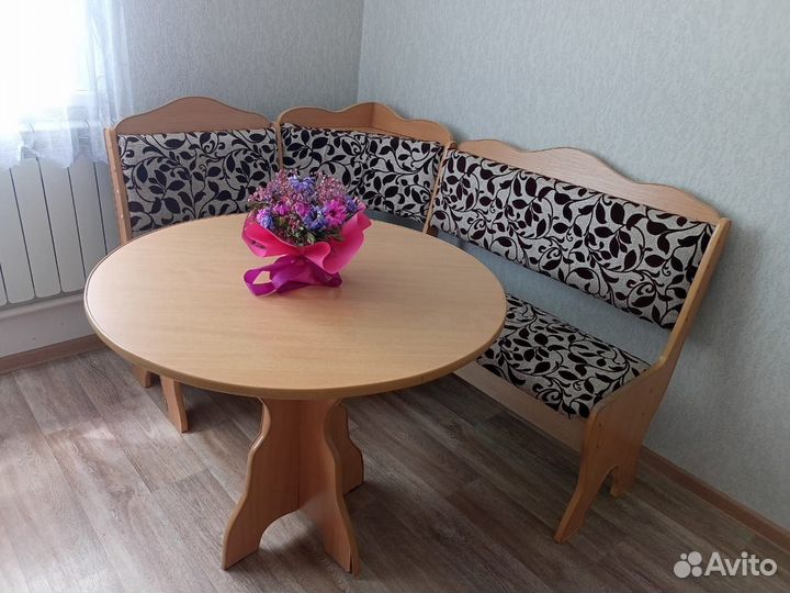 Кухонный диван и стол