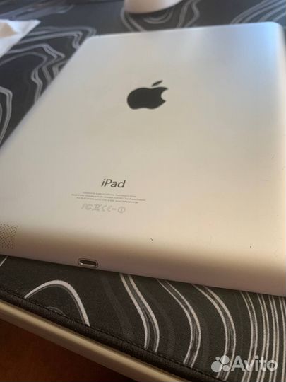 iPad 4th Gen (WiFi) / 32GB / MD514LL/A (битый экра