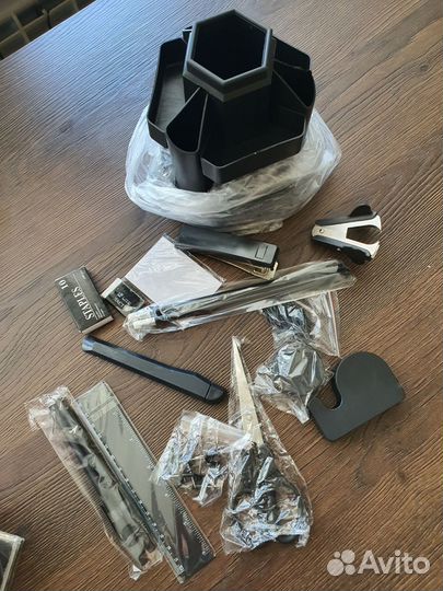 Набор настольный канцелярский 17 предметов