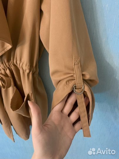 Укороченный плащ Stradivarius