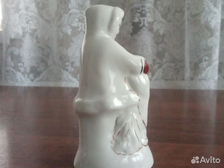 Статуэтка фарфор якут с песцом в идеале