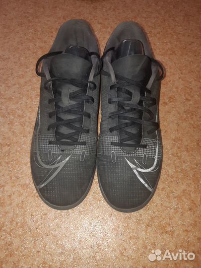 Футзалки Demix и Nike