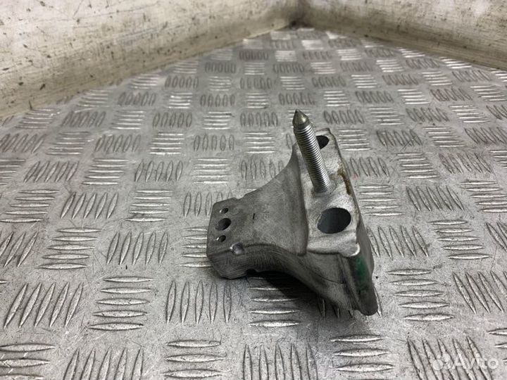 Кронштейн двигателя правый Scion Xb AZE151 2azfe