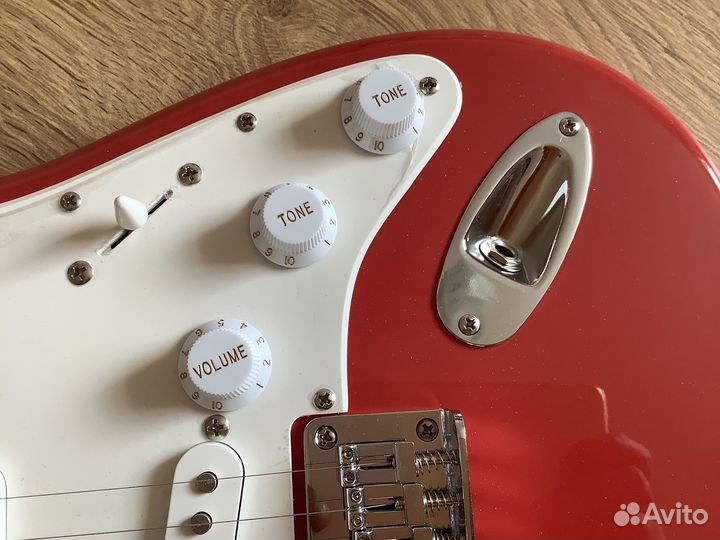 Гитара Fender Squier Bullet Strat новая и кабель