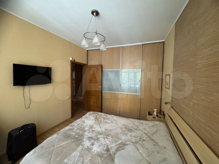 4-к. квартира, 81 м², 1/4 эт.