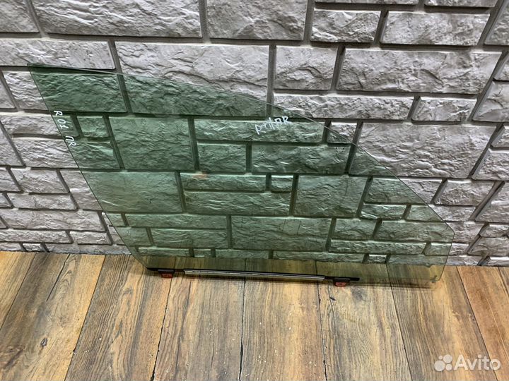 Toyota RAV 4 Стекло двери передней левой и правой