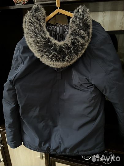 Зимний пуховик Guess