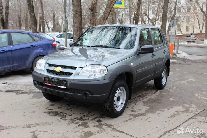 Кожух запаски niva chevrolet bertone цвет кварц