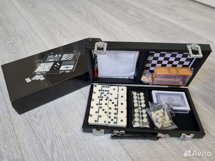 Набор игр (шахматы, шашки, нарды, домино)