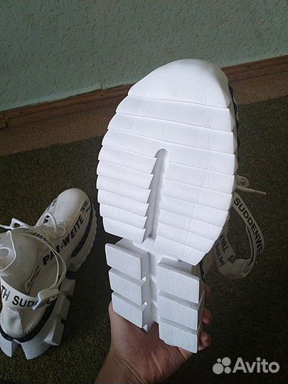 Кроссовки модные